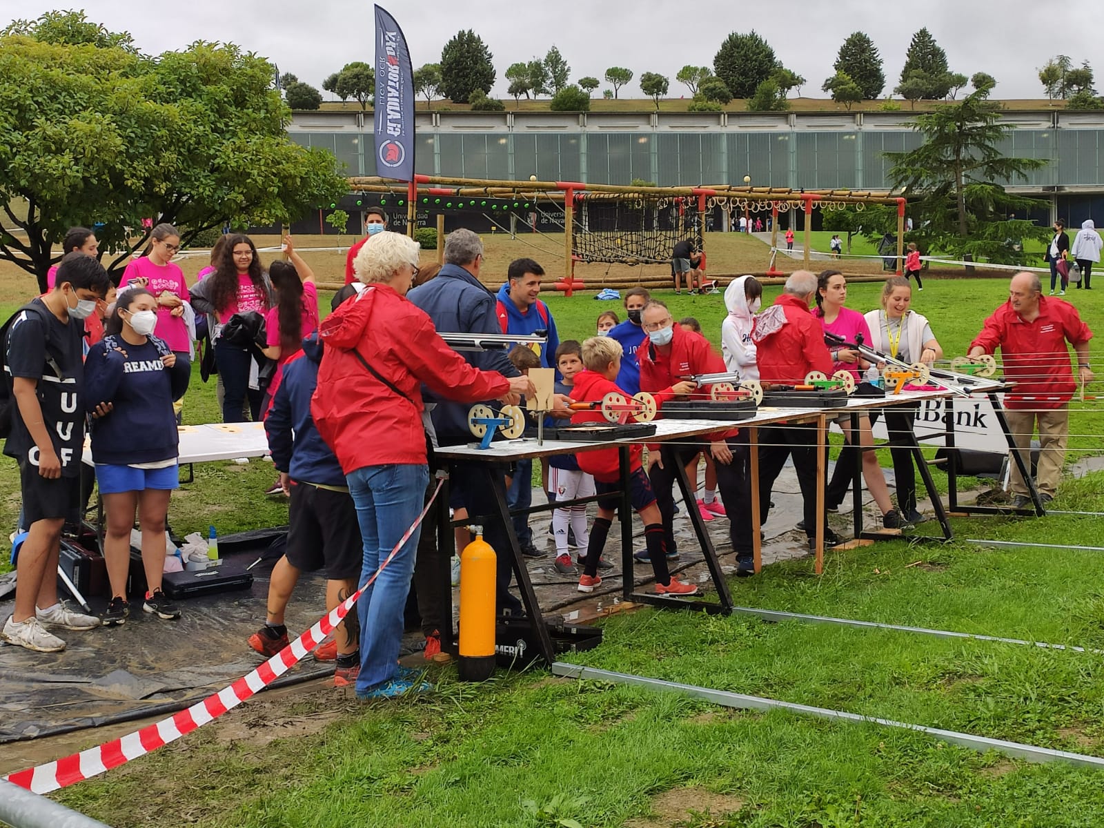 LA FEDERACI&Oacute;N NAVARRA DE TIRO OL&Iacute;MPICO PARTICIPO EN EL D&Iacute;A DEL DEPORTE DE LA UNIVERSIDAD DE NAVARRA..